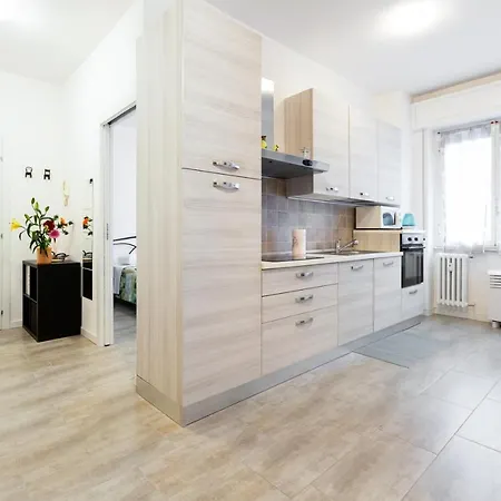 Renovated Flat Subway Yellow Line Διαμέρισμα